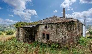 Country house in Ourol. Casa rústica a restaurar con amplia finca en ourol