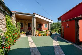 Locale commerciale in Silleda. Casa rural con tres apartamentos turísticos en silleda