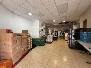 Lloguer Local Comercial  N/a. Amplio local comercial en archiduque luis salvador