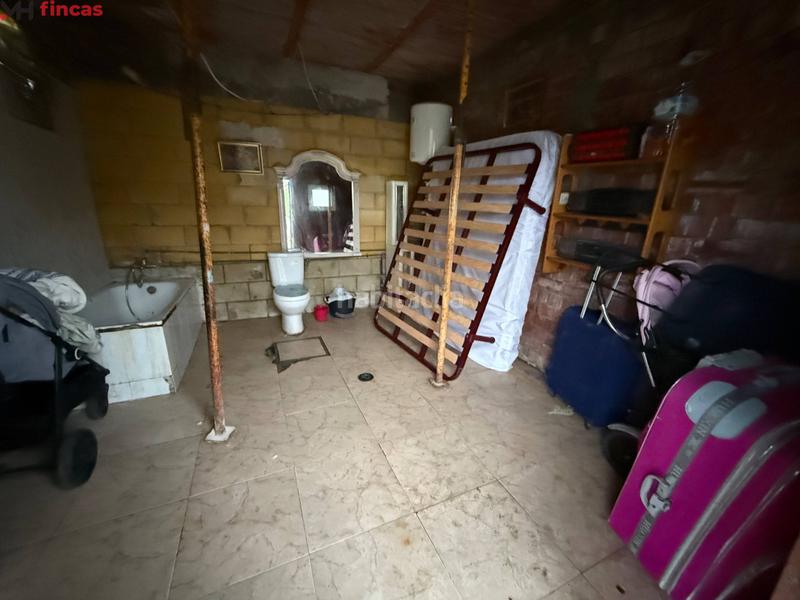 Foto 1265e66d-c98e-46b2-8b49-7af6bef4fcff. Masía parcela de 1.250m en los naranjos, pozo propio, luz y construcciones para reformar en Carmona