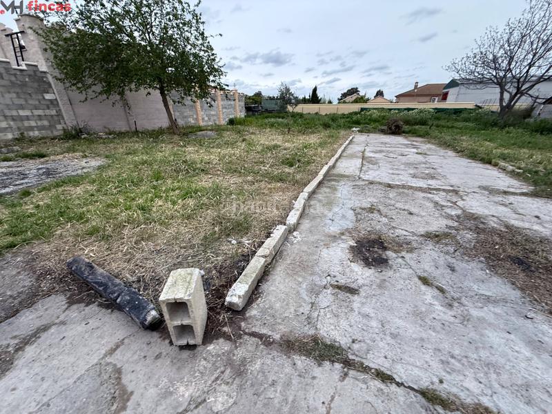Foto 24f816d9-6855-4b09-8505-cb1ab9f64e58. Masía parcela de 1.250m en los naranjos, pozo propio, luz y construcciones para reformar en Carmona