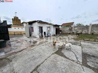 Bauernhof in Carmona. Parcela de 1.250m2 en los naranjos, carmona  pozo propio, luz y