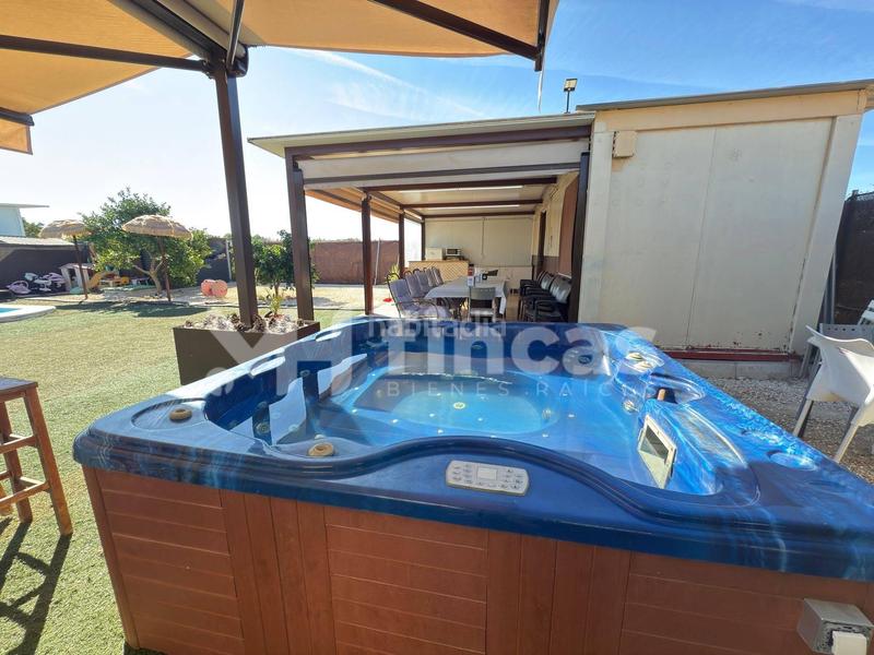 Foto f2fd2b2d-a81d-43b0-ac8f-6365bed792e0. Masía tu oasis privado por menos de lo que imaginas piscina, jacuzzi y casa de invitados incluidos! en Arahal