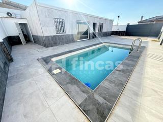 Masía en Polígono 25 paraje 89 pozo nuevo 14. Lujo rústico en dos hermanas parcela con piscina, nave y casa nu