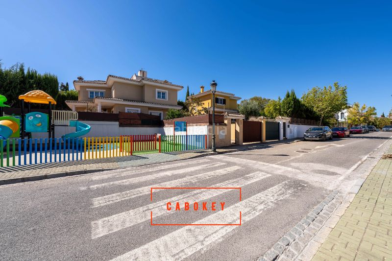 Foto 030d2e4e-fc15-4566-8faf-6593032a7480. Chalet in calle camelia 19b in Villa de Otura