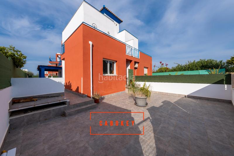 Foto 16dbc7ad-c92f-447a-b5e2-d9f210648d2a. Chalet in avenida alhambra 6 in Lomas del Mar Vera