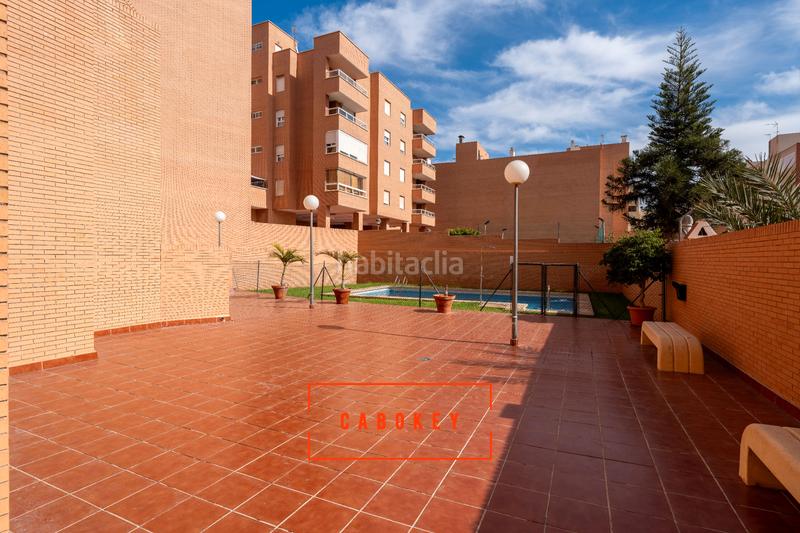 Foto 3fc990a6-8281-441a-a91f-94499ade13d8. Attique dans calle felipe ii 54 dans San Luis Almería