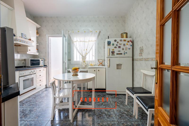 Foto 1860b555-9016-4b02-aa53-1ee057bbbc83. Chalet dans calle dickens 12 dans Costacabana - Loma Cabrera Almería