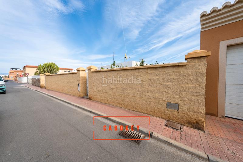 Foto 25e22cde-89da-4f1e-b7ed-ad6bd863d923. Chalet dans calle dickens 12 dans Costacabana - Loma Cabrera Almería