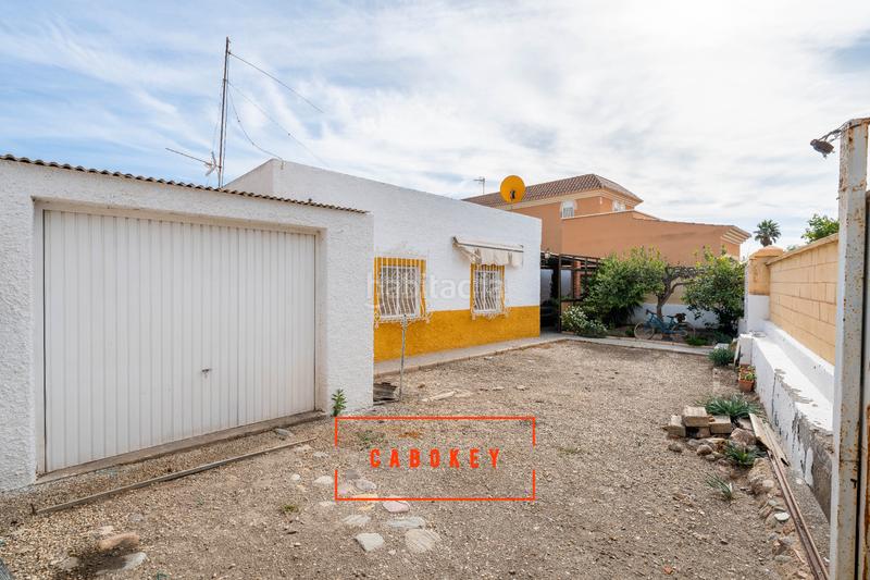 Foto a920b2c7-5c7f-4191-ad66-1dc136040f2d. Chalet dans calle dickens 12 dans Costacabana - Loma Cabrera Almería