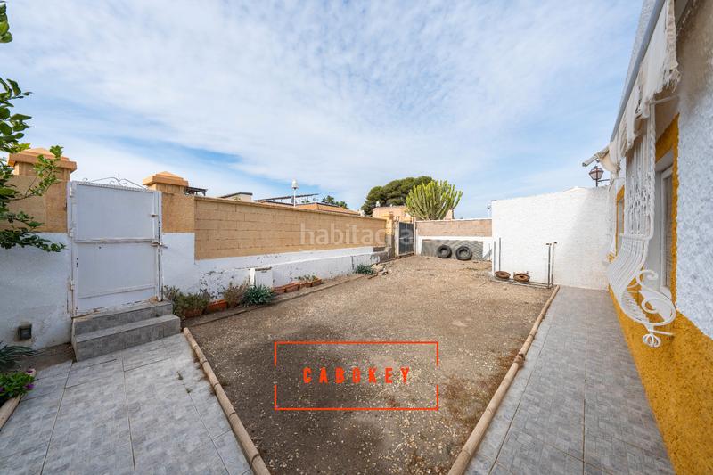 Foto bad5deec-6b3c-4084-b99c-e7ec3d593e93. Chalet dans calle dickens 12 dans Costacabana - Loma Cabrera Almería