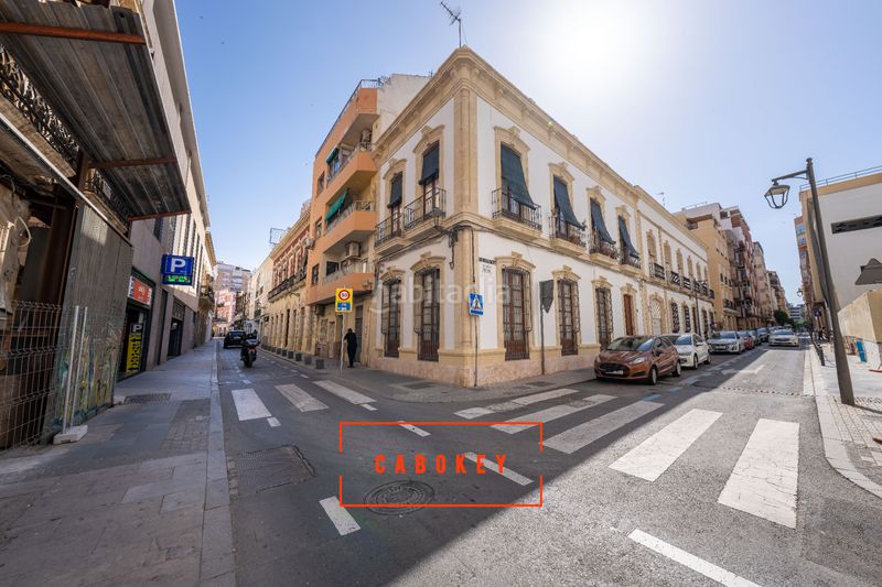 Foto d1d0de3d-6897-44b9-af92-e802dea45c08. Pis a calle real 101 a Centro Almería
