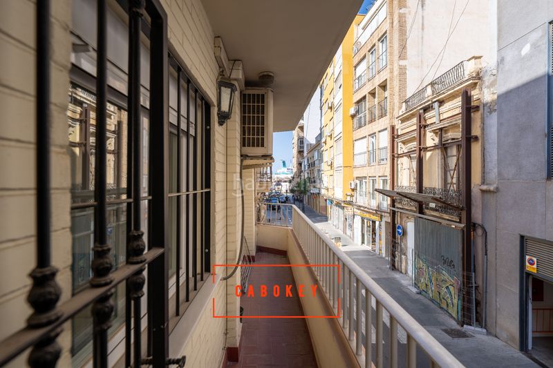 Foto dea8f0b6-e979-4d5a-a04e-4cc3ae14f5a8. Pis a calle real 101 a Centro Almería