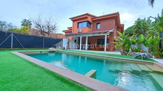 Haus in Nucli Urbà. Casa en venta  can barrau argentona