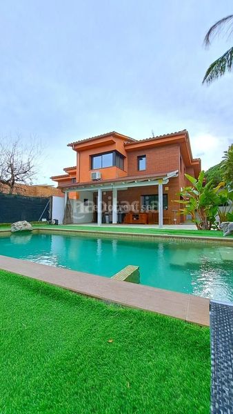 Foto db3c6ca8-f5c5-4a3e-bb29-5b7d3d4ede3a. Casa amb calefacció aparcament piscina a Nucli Urbà Argentona