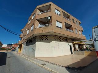 Local Comercial a Montesinos (Los). Local en esquina  oportunidad de inversión