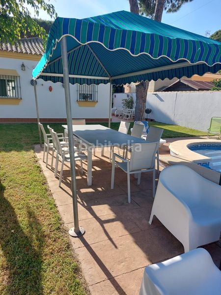 Foto d38a5472-aef5-437b-9d94-e424ee762c4d. Xalet amb calefacció aparcament piscina a Los Gallos Chiclana de la Frontera