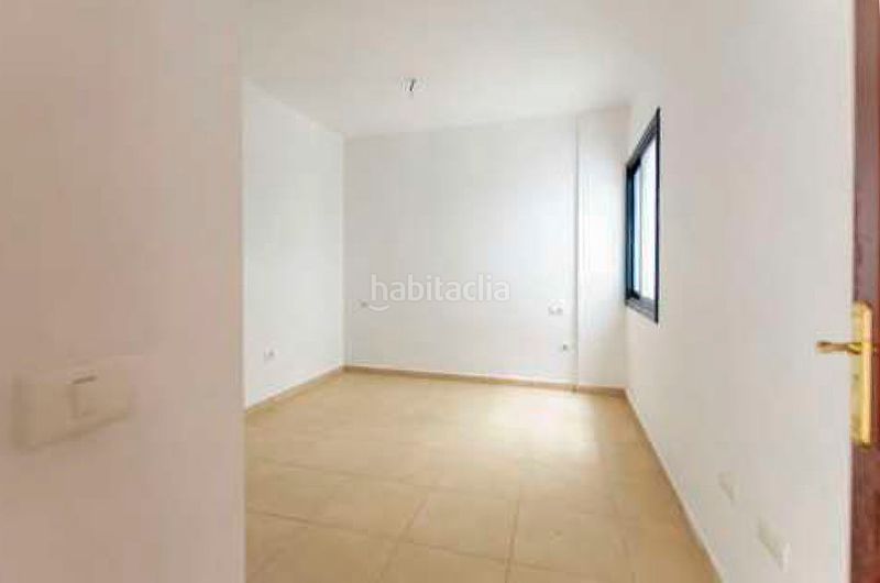 Foto 2a8d2c38-9fd1-4d4f-8f47-2c9f7be60ab1. Edificio in Barlovento