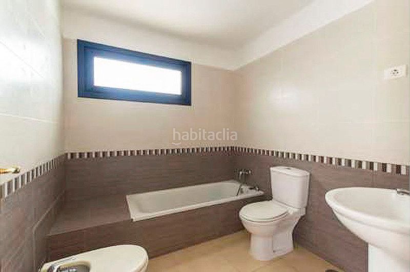 Foto a7132e96-f51b-4ea9-824d-5e5e5625b1de. Edificio in Barlovento