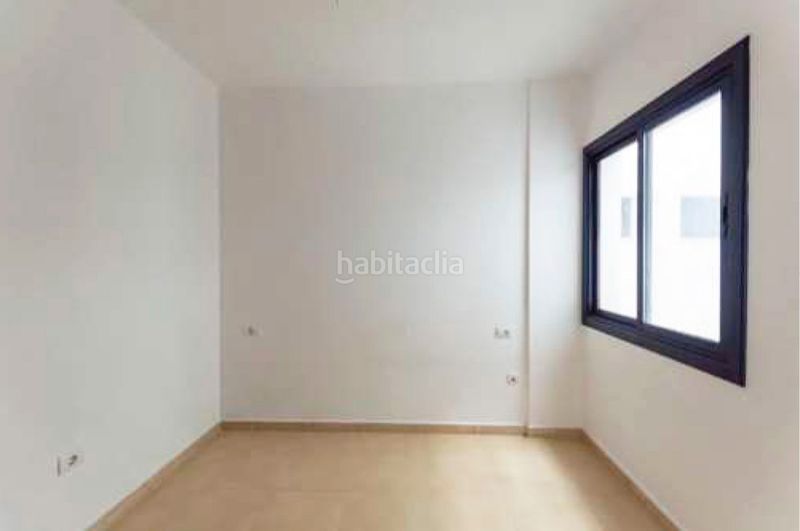Foto d5a8d82b-f0d1-4e09-a3ce-3e76d502cfb3. Edificio in Barlovento