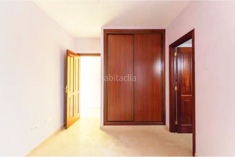 Foto dae2be76-0bc8-4f2a-88fe-34d0cfcb33bc. Edificio in Barlovento