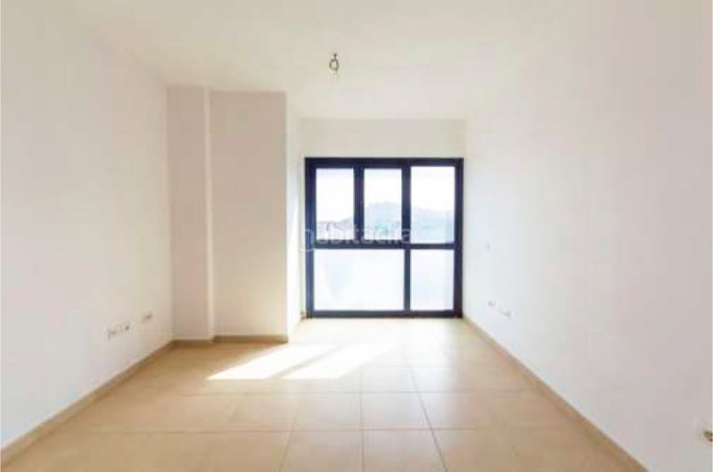 Foto fdd75582-8a1c-4f43-9b98-961680095b13. Edificio in Barlovento