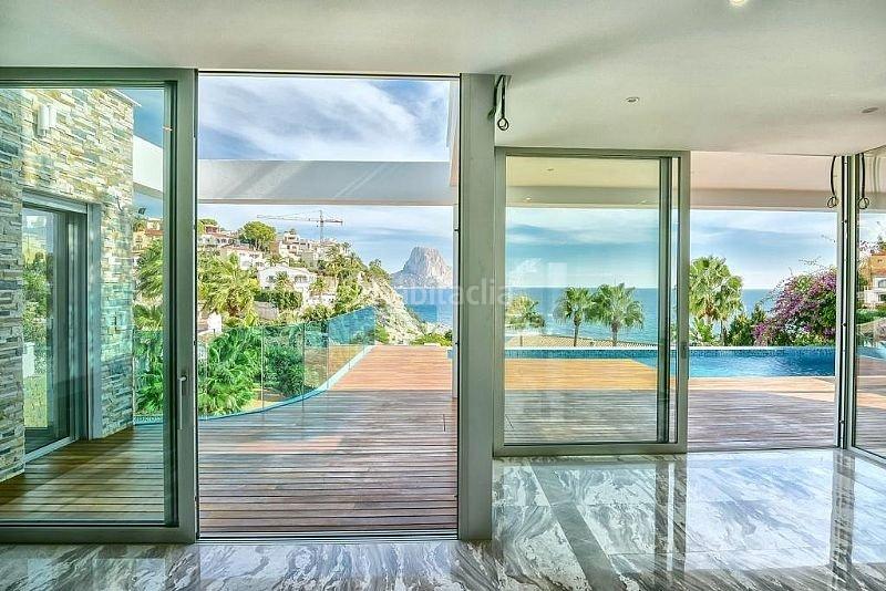 Foto 2f08caa4-17c8-46c9-abe2-f14c082baf70. Chalet extraordinario chalet en primera linea de playa en Calp