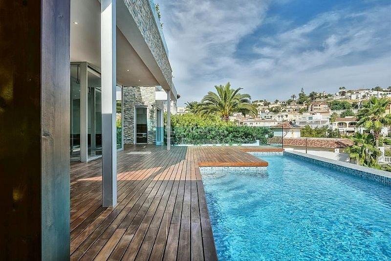 Foto 60f62bcc-add6-4188-a87a-29bc7ec24acf. Chalet extraordinario chalet en primera linea de playa en Calp