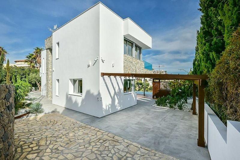 Foto a8a3c092-ebf6-4fba-82c0-70fdc9679921. Chalet extraordinario chalet en primera linea de playa en Calp