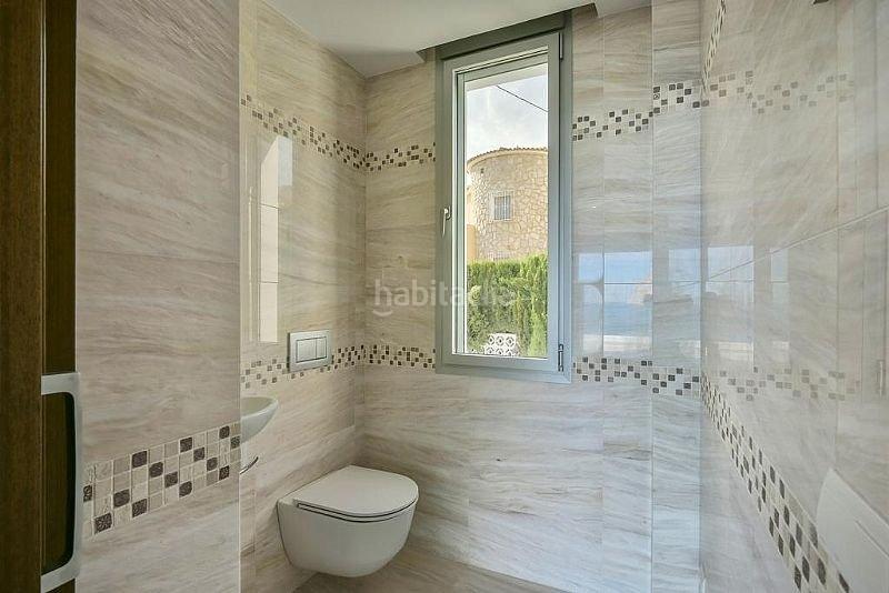 Foto ccb29d2b-dc56-4e91-b268-504470a5bf81. Chalet extraordinario chalet en primera linea de playa en Calp