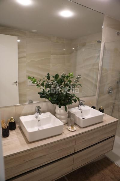 Foto eeba260e-55bf-45f1-b7e8-a73ac25031a9. Apartament amb calefacció aparcament piscina a Playa Poniente Benidorm