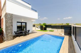 Chalet à Los Balcones-Los Altos. Villa individual con piscina propia  vistabella golf