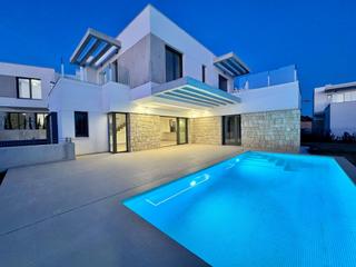 Chalet in Golf Bahía. Hermosa villa moderna  finestrat