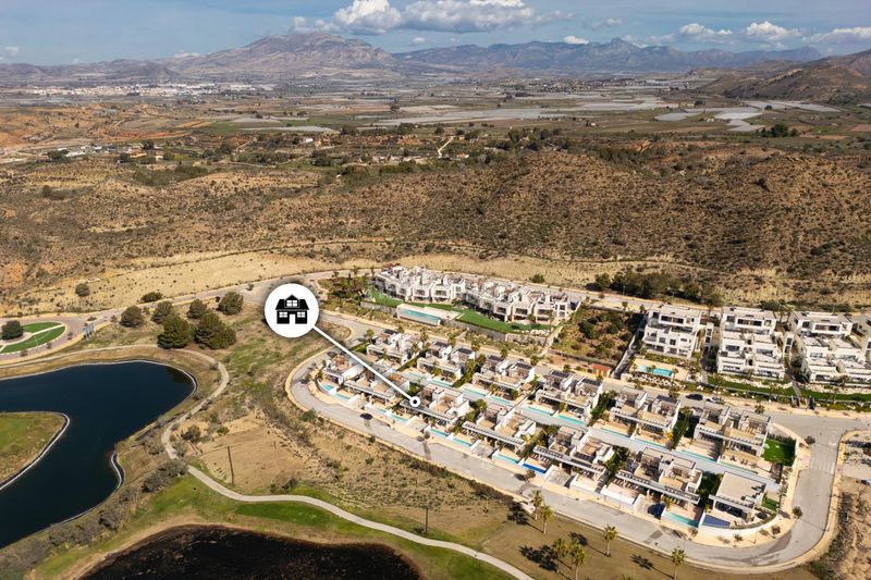 Foto 0df80dc7-4b10-45f9-b66b-4a0e70c96014. Casa adossada amb aparcament piscina a Monforte del Cid