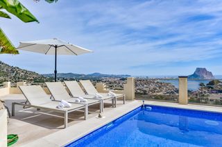 Chalet in Maryvilla. Villa con vistas panoramicas al al mar y al peñon  calpe