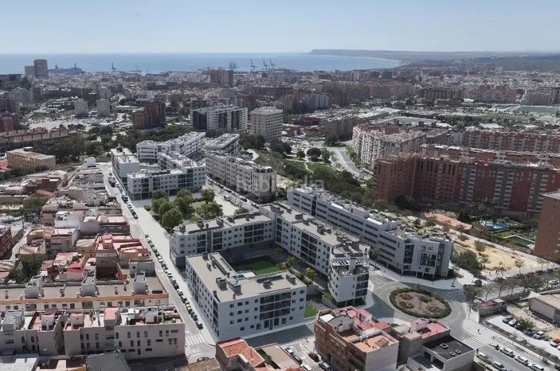 Foto 84c40dc5-228d-4303-a167-905efac2805d. Apartament amb calefacció aparcament piscina terrassa a Alicante
