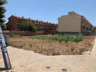 Terreny residencial a Molins nous 49. Solar per a casa adossada