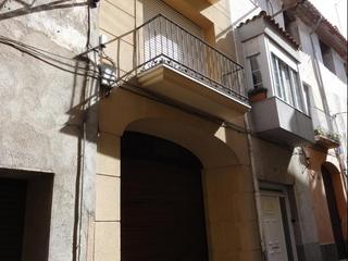 Semi detached house  Nou. Casa per reformar al centre