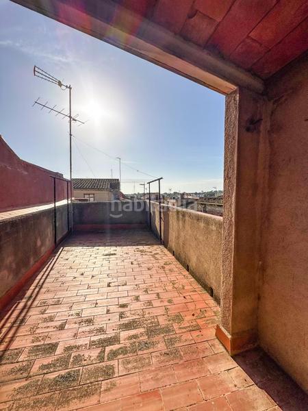 Foto bfaa1f9f-598b-4111-8886-b5f6a9a1ab86. Casa adosada gran casa de poble al casc antic en Riudoms