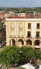 Country house in Petita 13. Fantàstica casa a la plaça de lesglésia