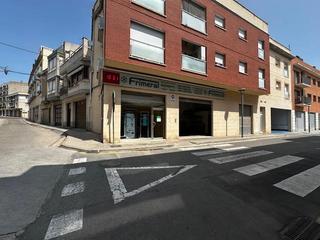 Local Comercial  Enric castro i casanovas. Local comercial situat al centre