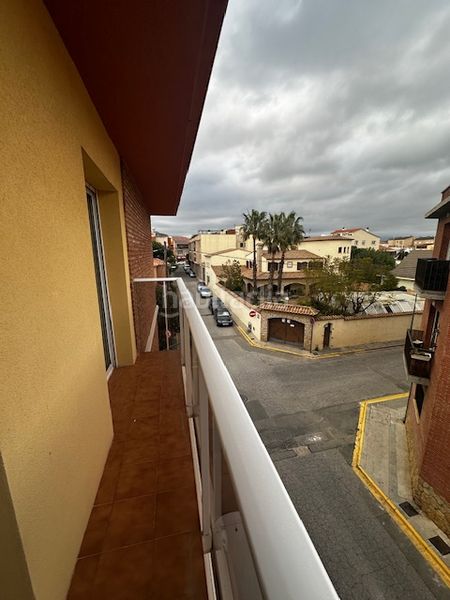 Foto b597b781-40e5-46cc-8786-877ad032d8e3. Dúplex amb aparcament a Montbrió del Camp