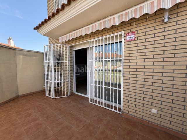 Foto a12bfe1d-8c9a-49dc-8b1d-b72d73502cad. Casa adossada amb aparcament a Migjorn Reus