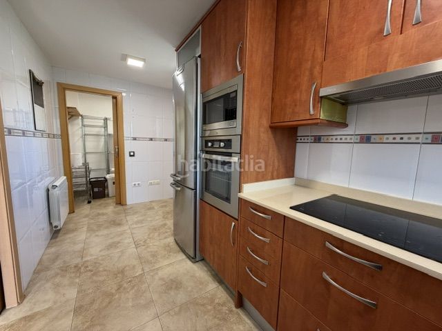 Foto b204e646-85b7-4658-a408-0a3583836c5b. Casa adossada amb aparcament a Migjorn Reus
