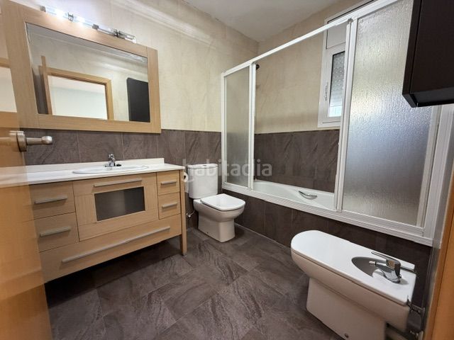 Foto c78511ca-713c-4ae7-bd32-630fb37bcdd0. Casa adossada amb aparcament a Migjorn Reus