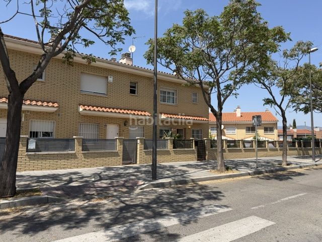 Foto 09ef440b-34d8-4a95-8e3f-7b89838c1651. Casa adossada amb calefacció aparcament a Migjorn Reus