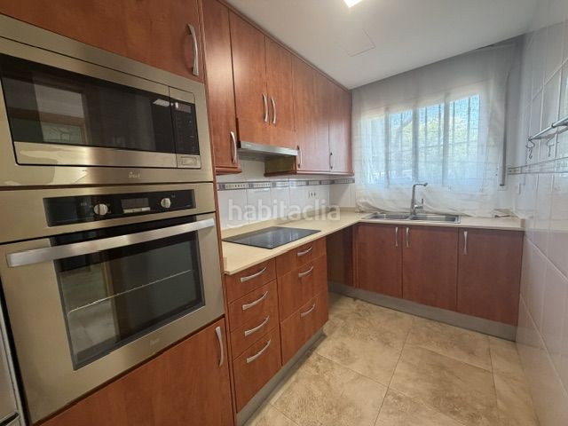 Foto 4f8bbb70-f77e-458e-ae24-398109f62ec5. Casa adossada amb calefacció aparcament a Migjorn Reus