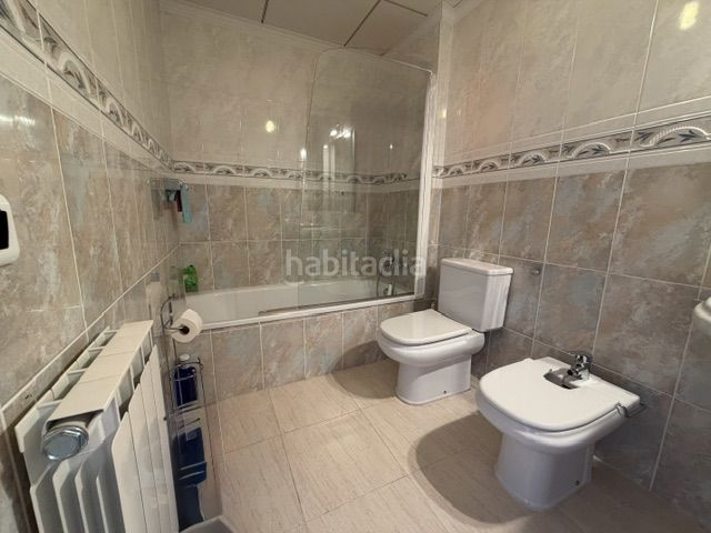 Foto d81ae9a1-14e7-4656-b1c3-45f0e991d791. Pis amb calefacció aparcament a Botarell