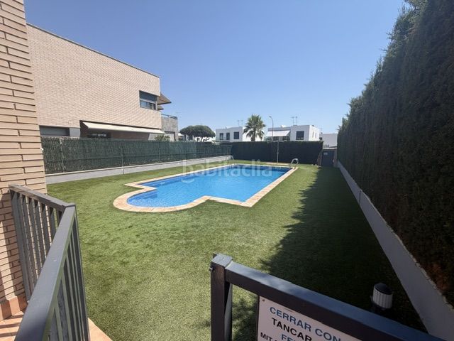 Foto bc7058e6-e89c-4ac5-b5d9-e738fa9a59a0. Xalet amb calefacció aparcament piscina a Quatre Camins Cambrils