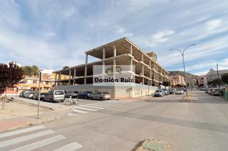 Edifici a Avinguda hispanoamérica. Edificio en venta en petrer.